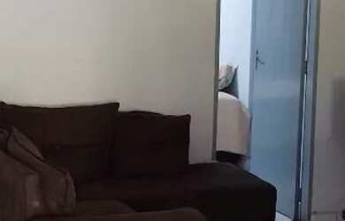 Imagem: A casa possui 2 Dormitórios, 1 Banheiro, 1 Vaga na garagem