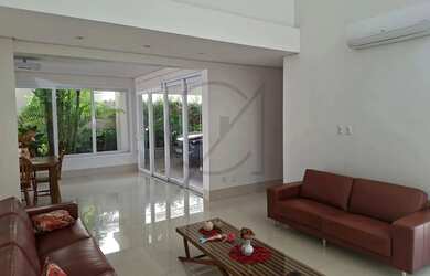 Imagem: A casa possui 4 Dormitórios, 5 Banheiros, 4 Vagas na garagem