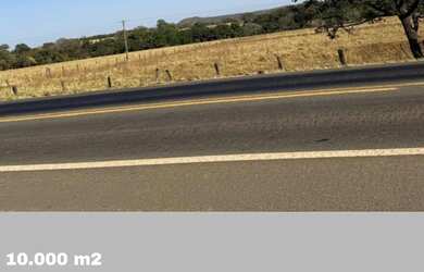 Imagem: O terreno possui 10.000m² de Área e está localizado em Setor