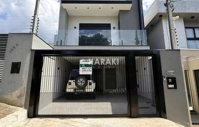 Imagem: A casa possui 4 Dormitórios, 5 Banheiros, 2 Vagas na garagem