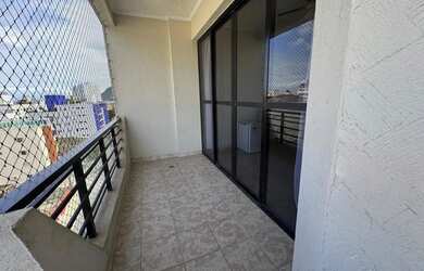 Imagem: O apartamento possui 1 Dormitório, 1 Banheiro, 1 Vaga na garagem