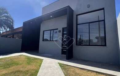 Imagem: A casa possui 3 Dormitórios, 1 Banheiro, 1 Vaga na garagem