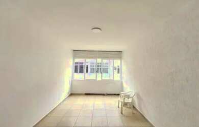 Imagem: O apartamento possui 3 Dormitórios, 1 Banheiro, 1 Vaga na garagem