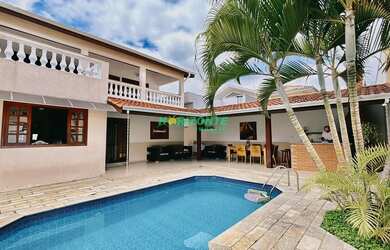 Imagem: A casa em condomínio possui 4 Dormitórios, 4 Banheiros, 2