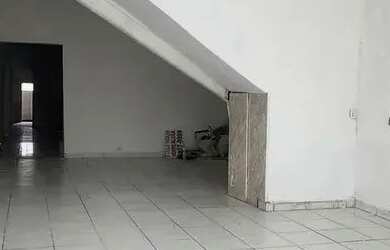 Imagem: O depósito possui 150m² de Área e está localizado em Lapa