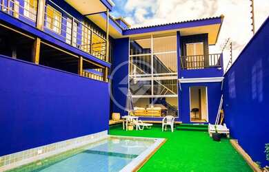 Imagem: A casa possui 5 Dormitórios, 5 Banheiros, 5 Vagas na garagem