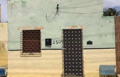 Imagem: A casa possui 1 Dormitório, 1 Banheiro e está localizado