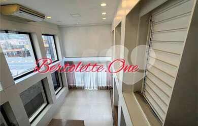 Imagem: O depósito possui 3 Vagas na garagem e 150m² de Área e está