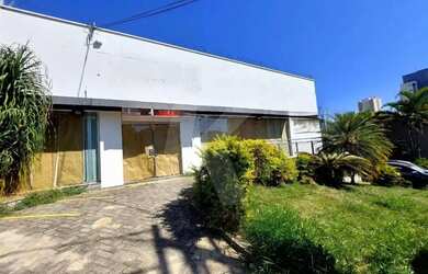 Imagem: O depósito possui 5 Vagas na garagem, 1.300m² de Área e