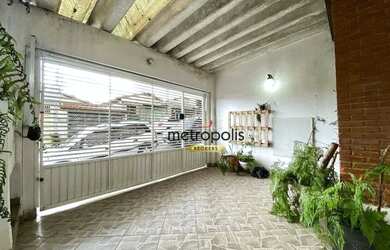 Imagem: A casa possui 3 Dormitórios, 2 Banheiros, 1 Vaga na garagem