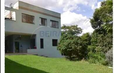 Imagem: A casa em condomínio possui 4 Dormitórios, 3 Banheiros, 3