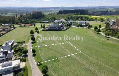 Imagem 6: Terreno com excelente topografia e a poucos metros do clube
