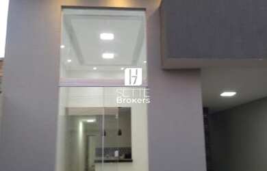 Imagem: A casa possui 3 Dormitórios, 2 Banheiros, 2 Vagas na garagem