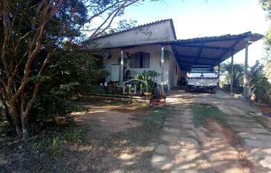 Imagem: A fazenda à venda possui 1200m² de Área, Piscina e Varanda