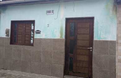 Imagem: A casa possui 2 Dormitórios, 1 Banheiro e está localizado