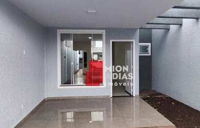 Imagem: A casa possui 3 Dormitórios, 2 Banheiros, 1 Vaga na garagem