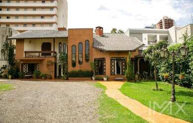 Imagem: O depósito possui 5 Vagas na garagem, 600m² de Área, Piscina