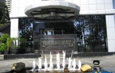 Imagem: O depósito possui 5 Vagas na garagem, 165m² de Área e está