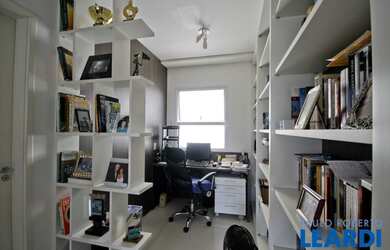 Imagem: O apartamento possui 2 Dormitórios, 4 Banheiros, 2 Vagas na