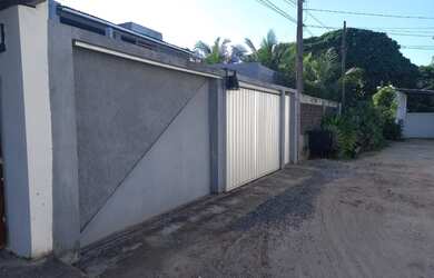 Imagem: A casa possui 4 Dormitórios, 3 Banheiros, 5 Vagas na garagem