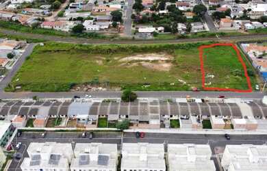 Imagem: O terreno possui 1.194m² de Área e está localizado em Orfãs