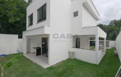 Imagem: A casa possui 3 Dormitórios, 3 Banheiros, 3 Vagas na garagem