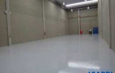 Imagem: O depósito possui 5 Vagas na garagem, 847m² de Área e está