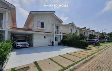 Imagem: A casa em condomínio possui 3 Dormitórios, 4 Banheiros, 2