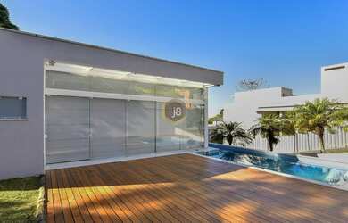 Imagem: A casa em condomínio possui 4 Dormitórios, 5 Banheiros, 4