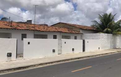 Imagem 3: Vendo casas. Varanda, 1 Banheiroe2 Dormitórios