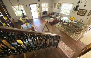 Imagem: A casa possui 5 Dormitórios, 5 Banheiros, 3 Vagas na garagem