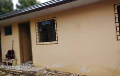 Imagem: A casa possui 1 Dormitório, 1 Banheiro, 1 Vaga na garagem e