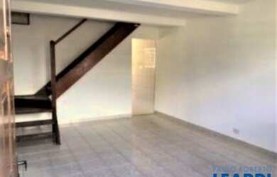 Imagem: A casa possui 2 Dormitórios, 1 Banheiro, 1 Vaga na garagem