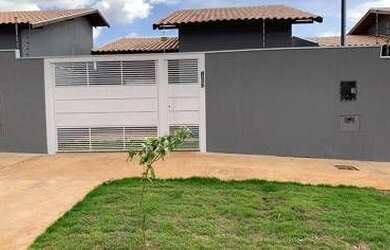 Imagem: A casa possui 2 Dormitórios, 1 Banheiro, 1 Vaga na garagem