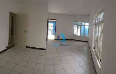 Imagem: A casa possui 4 Dormitórios, 3 Banheiros, 5 Vagas na garagem