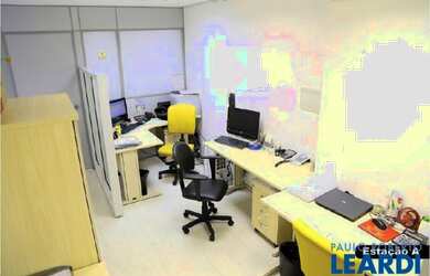 Imagem: O depósito possui 2 Vagas na garagem e 66m² de Área e está