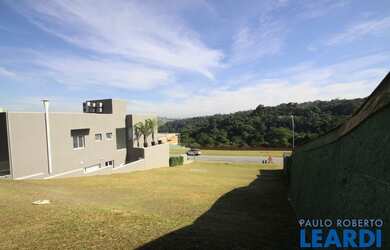 Imagem: O terreno possui 480m² de Área e está localizado em Alphaville