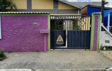 Imagem: A casa possui 3 Dormitórios, 2 Banheiros, 3 Vagas na garagem