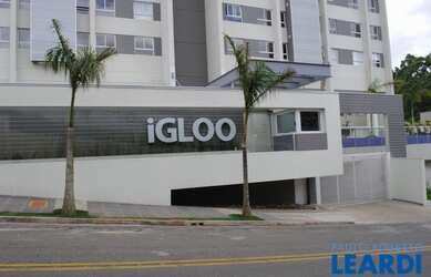 Imagem: O apartamento possui 1 Dormitório, 1 Banheiro, 1 Vaga na garagem