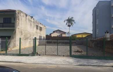 Imagem: O terreno possui 413m² de Área e está localizado em Floresta