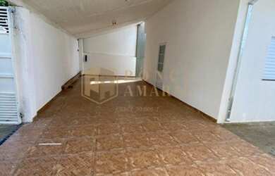 Imagem: A casa possui 2 Dormitórios, 2 Banheiros, 5 Vagas na garagem