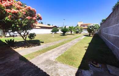 Imagem: A casa em condomínio possui 4 Dormitórios, 3 Banheiros, 5