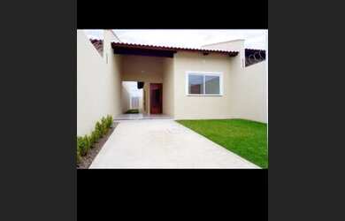 Imagem: A casa possui 2 Dormitórios, 2 Banheiros e 1 Vaga na garagem