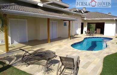 Imagem: A casa em condomínio possui 4 Dormitórios, 5 Banheiros, 5