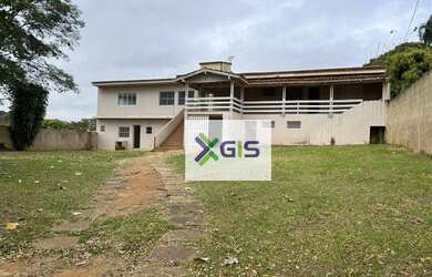 Imagem: A casa possui 5 Dormitórios, 4 Banheiros, 5 Vagas na garagem