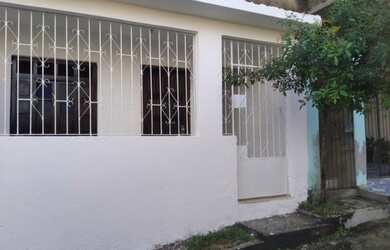 Imagem: A casa possui 1 Dormitório, 1 Banheiro, Varanda e está localizado