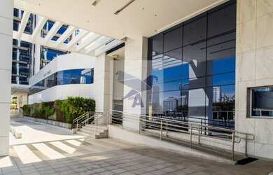 Imagem: O depósito possui 3 Vagas na garagem, 405m² de Área e está