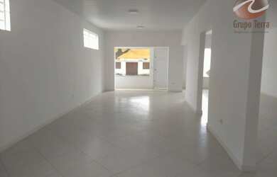 Imagem: O depósito possui 4 Vagas na garagem, 160m² de Área e está