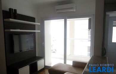 Imagem: O apartamento possui 2 Dormitórios, 1 Banheiro, 2 Vagas na