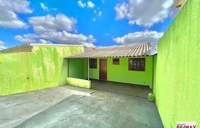 Imagem: A casa possui 2 Dormitórios, 1 Banheiro, 2 Vagas na garagem